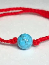 Оберег Красная нить с камнем Бирюза