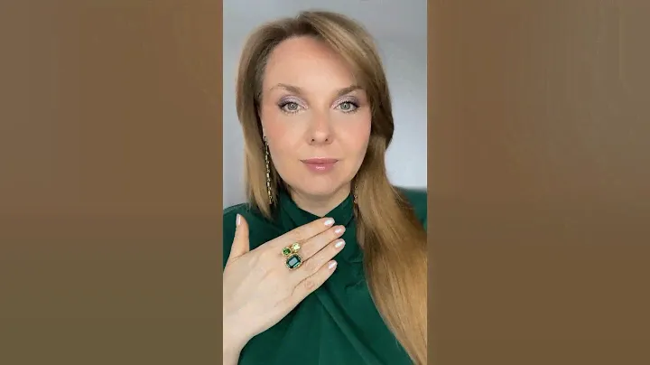 Кольцо с камнями разной формы в зеленых оттенках #винтаж #украшения #винтажныеукрашения #серьги